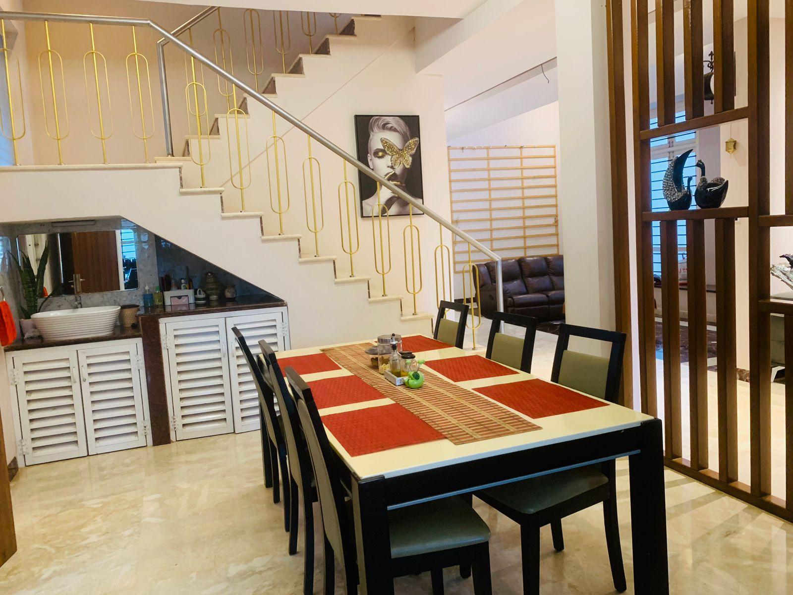 Luxurious Fully Automated Villa in Airport